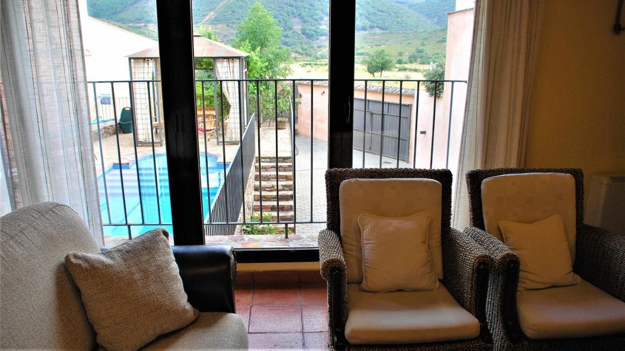 Casa de cuatro habitaciones con piscina privada en Cabañeros Navas de Estena Exterior foto