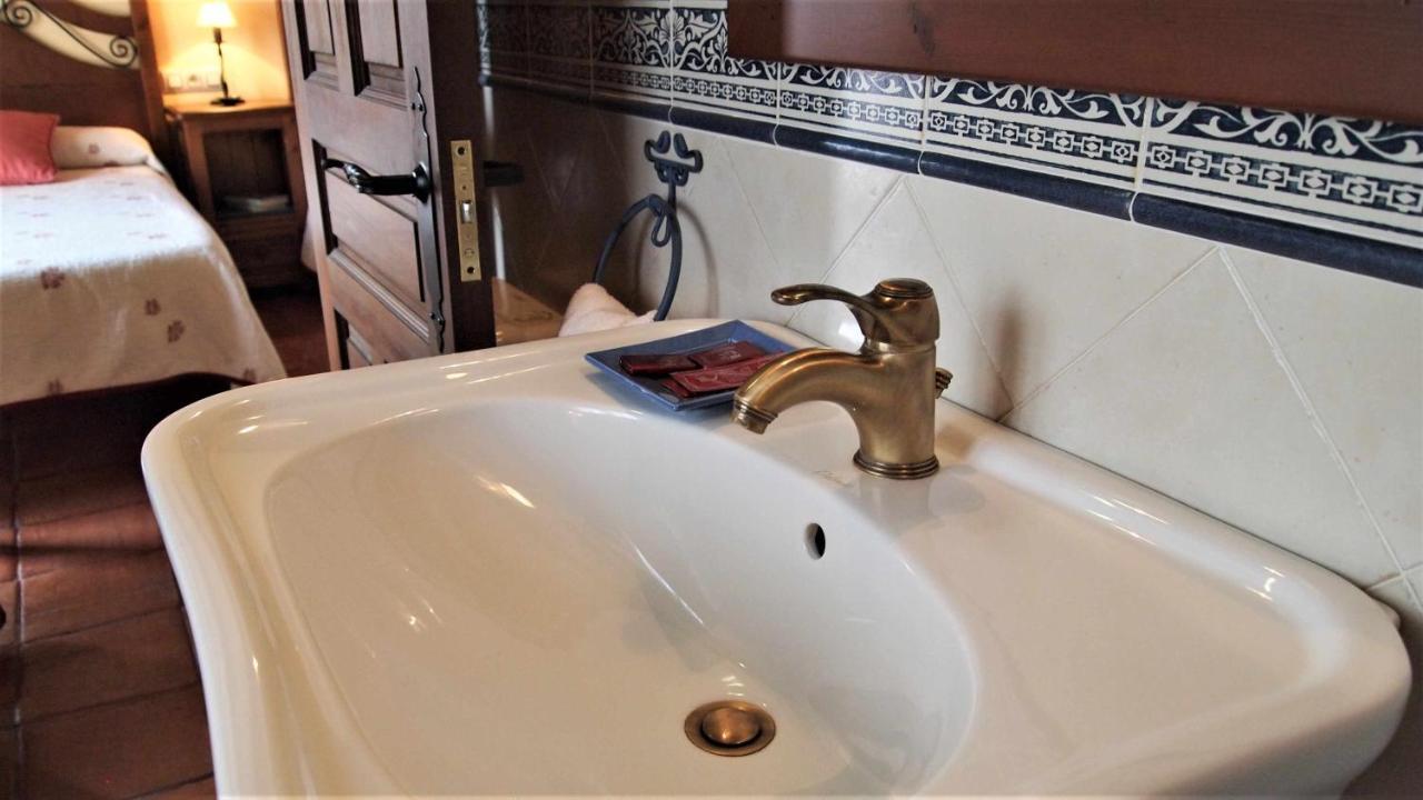 Casa de cuatro habitaciones con piscina privada en Cabañeros Navas de Estena Exterior foto